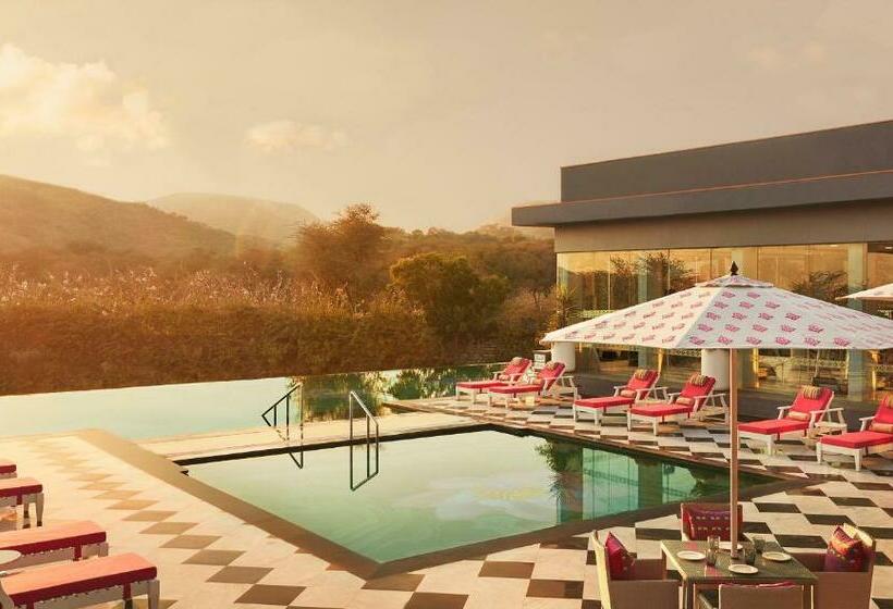 בית מלון כפרי Taj Devi Ratn Resort & Spa, Jaipur