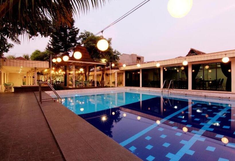 هتل Grand Rosela Yogyakarta
