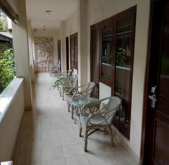 هتل Indah Palace Yogyakarta