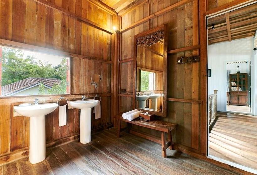 هتل Temple Tree Resort