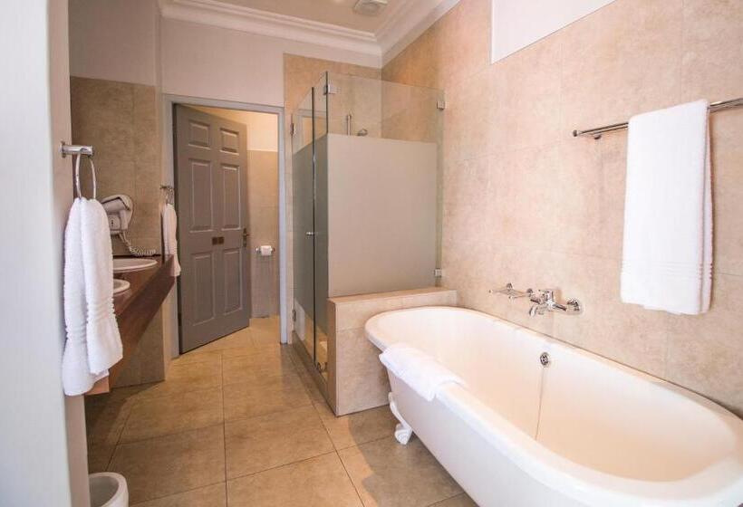 酒店 The Charles Cafe & Guesthouse