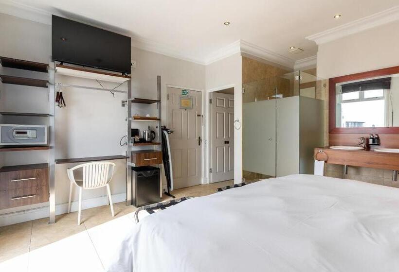 酒店 The Charles Cafe & Guesthouse