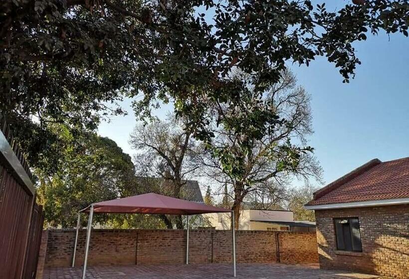 פנסיון The Graaff Reinet Suites