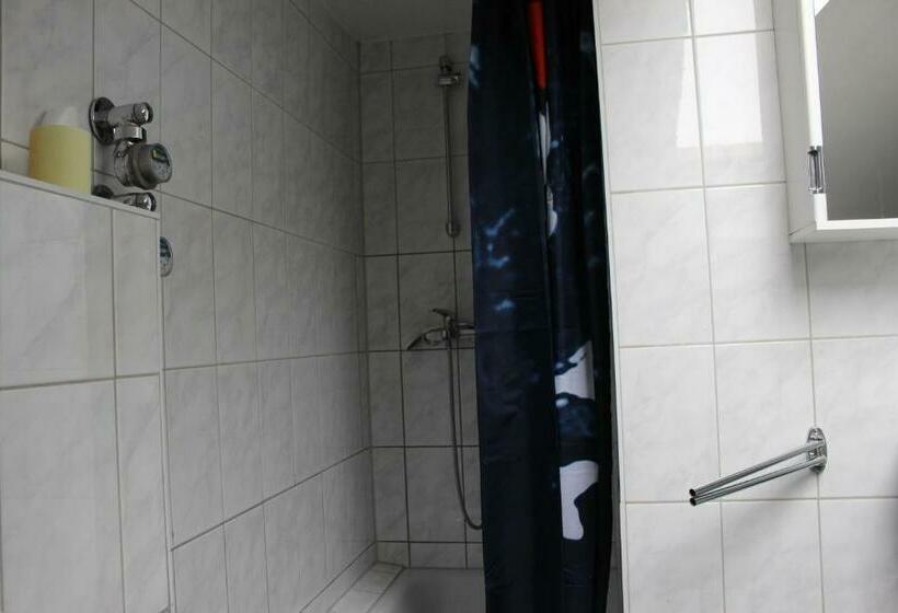 ペンション Zv Scholtz Gästehaus Neuötting Simbacher Straße 7