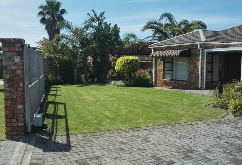 پانسیون Humewood Home Stay