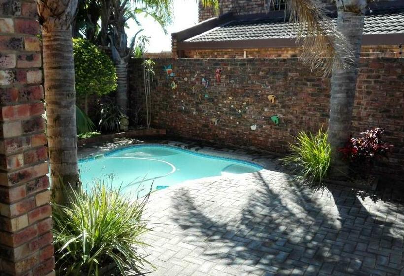 پانسیون Humewood Home Stay