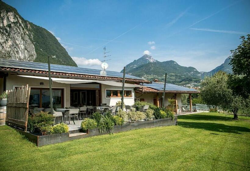 هتل Agritur Comai