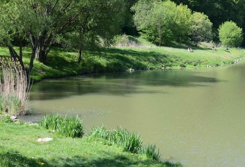 بنسيون Gerecse Vendégház