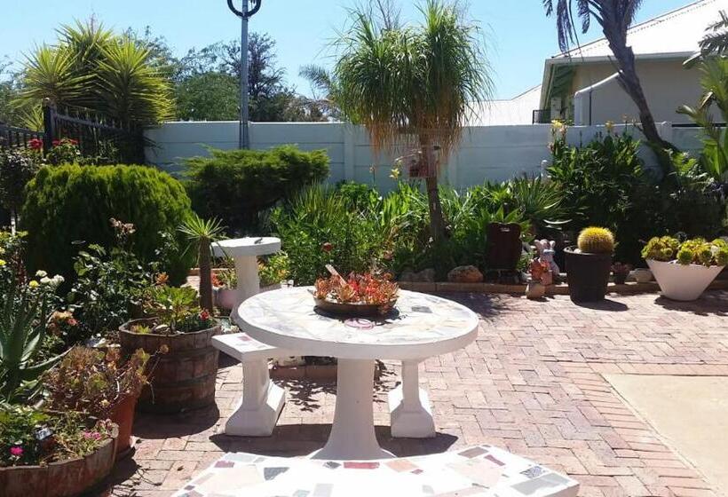 بنسيون Mountainia Inn