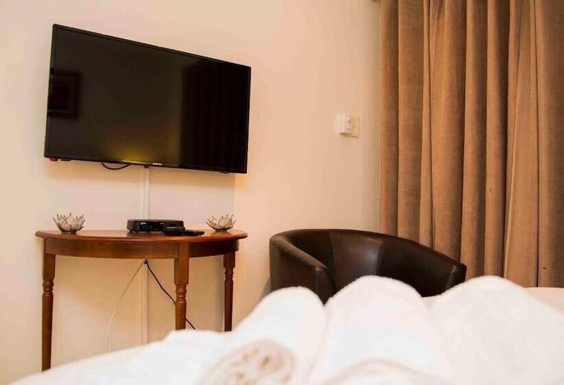 פנסיון Palmwood Guest House