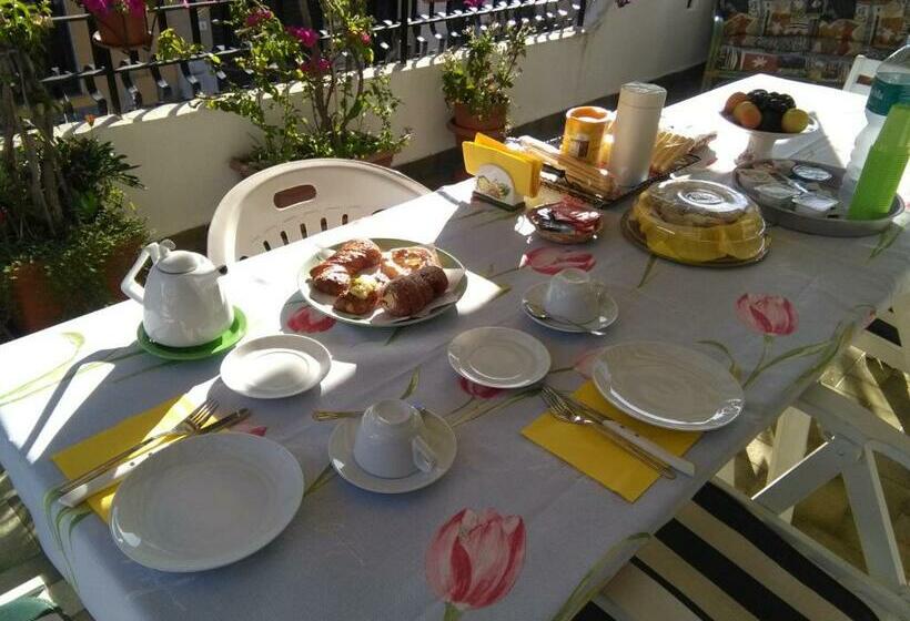 تختخواب و صبحانه La Castellese