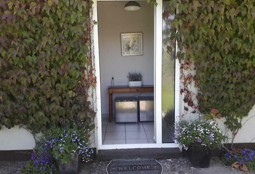 مبيت وإفطار Lakeside Loughrea