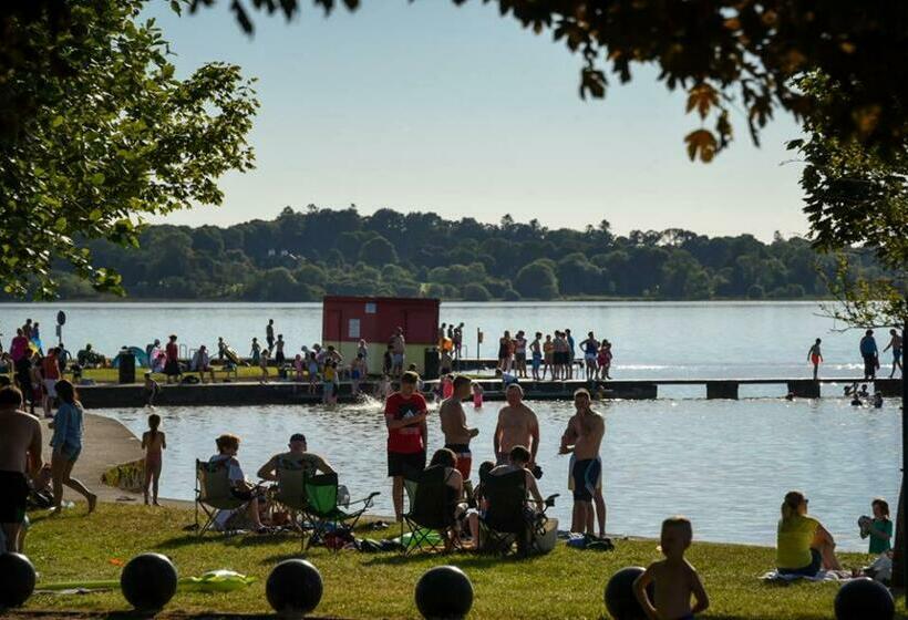 مبيت وإفطار Lakeside Loughrea