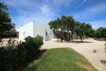 تختخواب و صبحانه L&f House