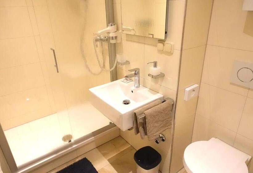 هتل Gasthof & Restaurant Am Kreuz