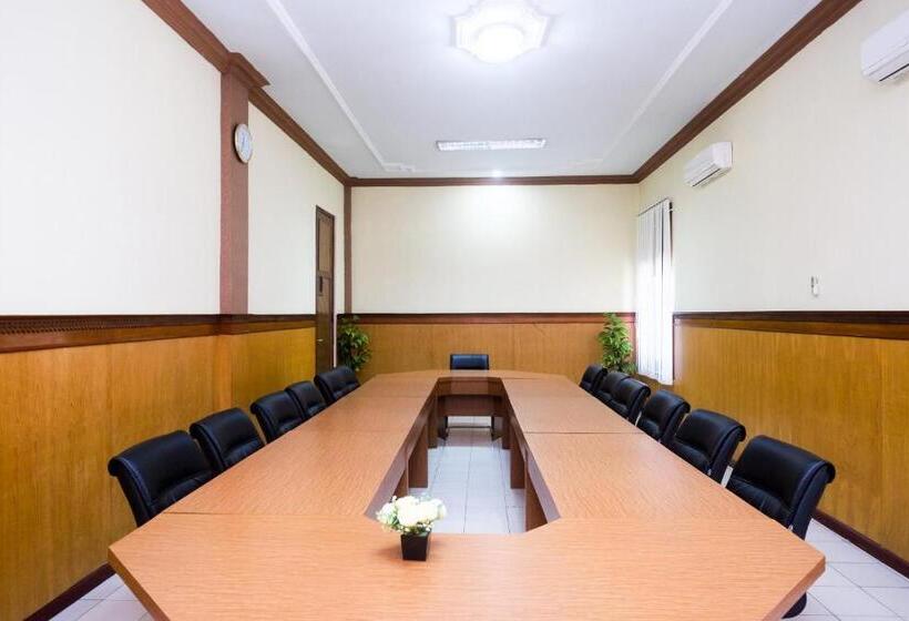 Urbanview Hotel Dedy Jaya Brebes