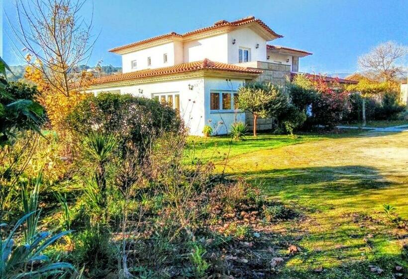 مبيت وإفطار Casa Vale Do Rio Ovil
