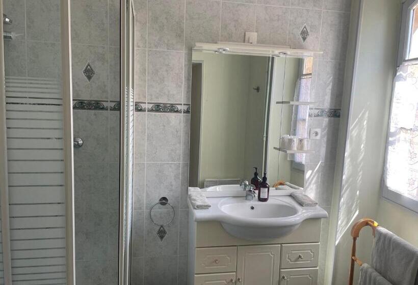 مبيت وإفطار Maison D Hotes Le Val D Aleth