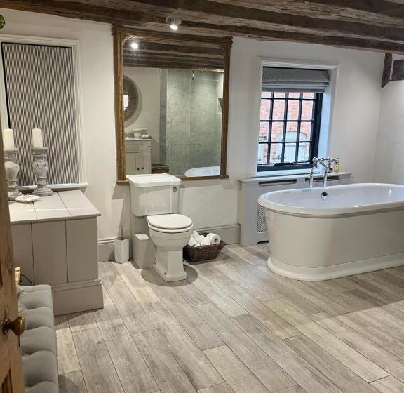 تختخواب و صبحانه White Hall Farm