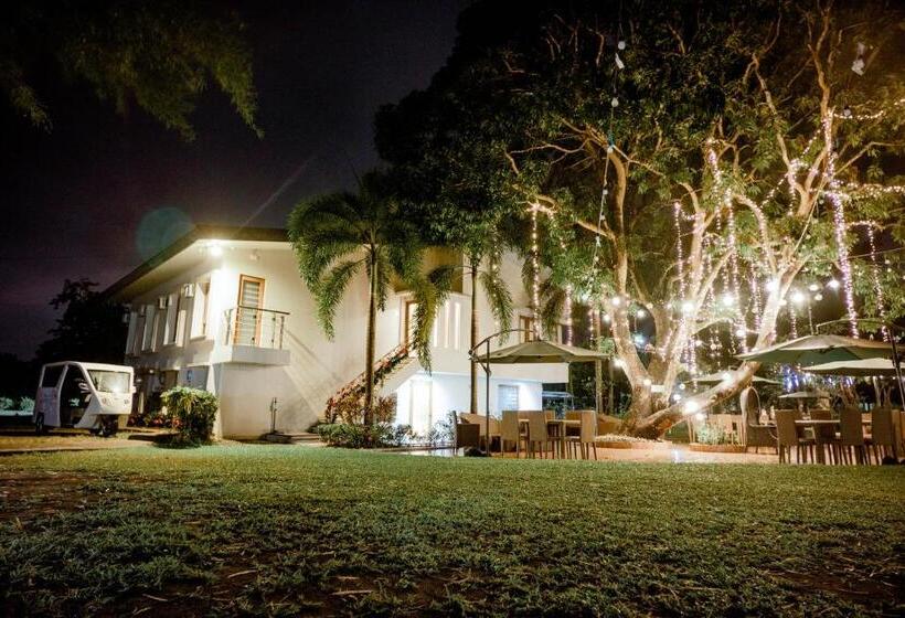 فندق Estancia De Lorenzo Tarlac