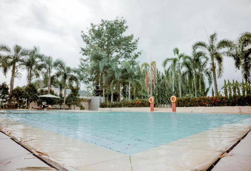 فندق Estancia De Lorenzo Tarlac