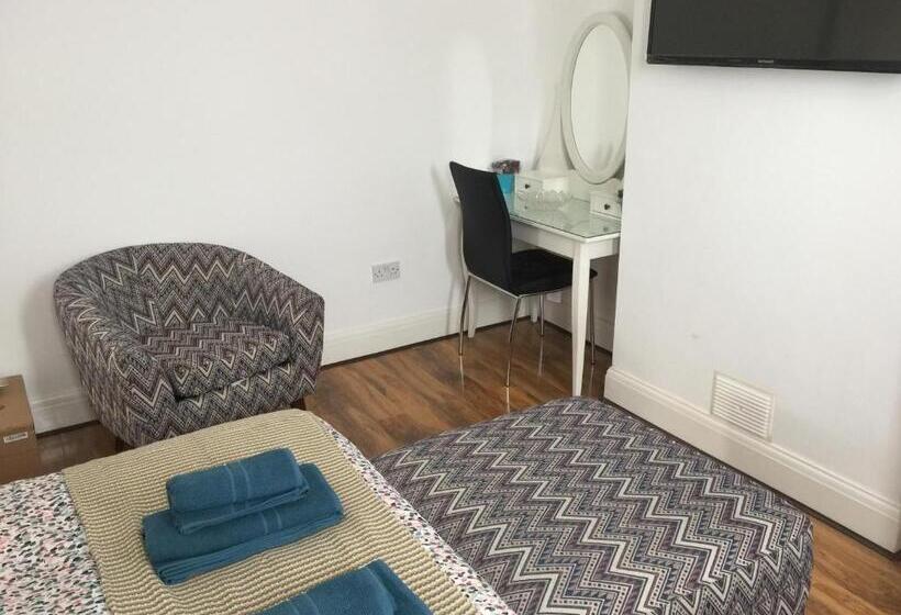 بنسيون Bexleyheath Station House