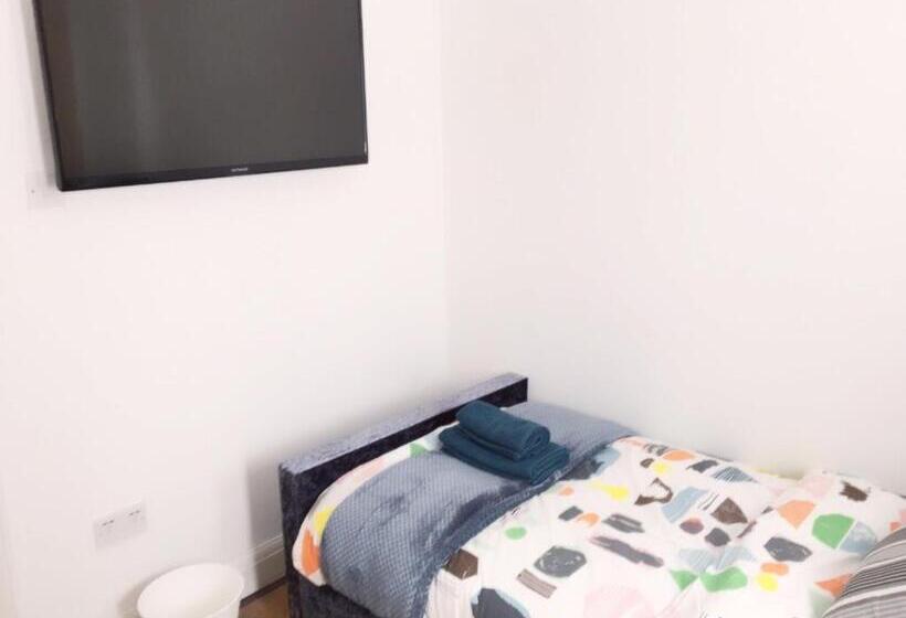 بنسيون Bexleyheath Station House