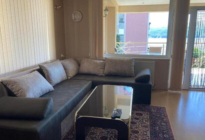 بنسيون Villa Irina