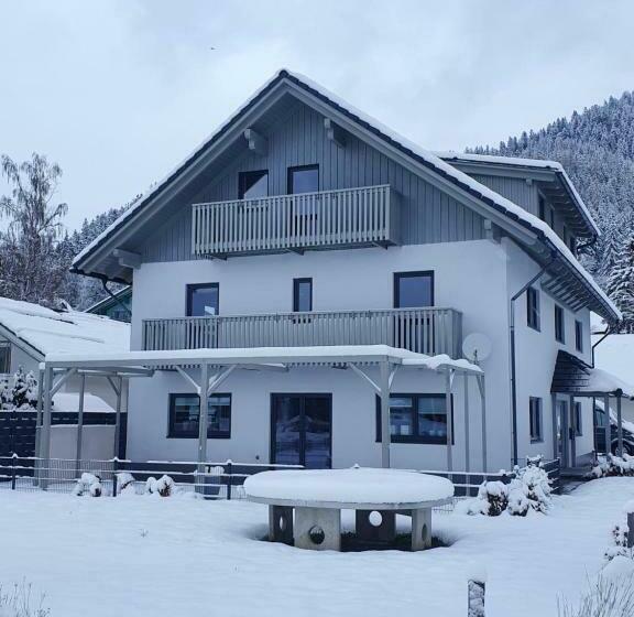 پانسیون Haus Karina