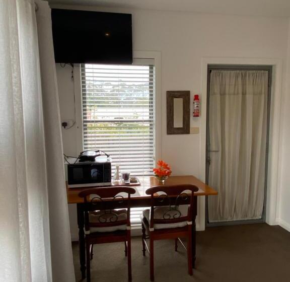 Bed and Breakfast Serenity Lodge For Couples