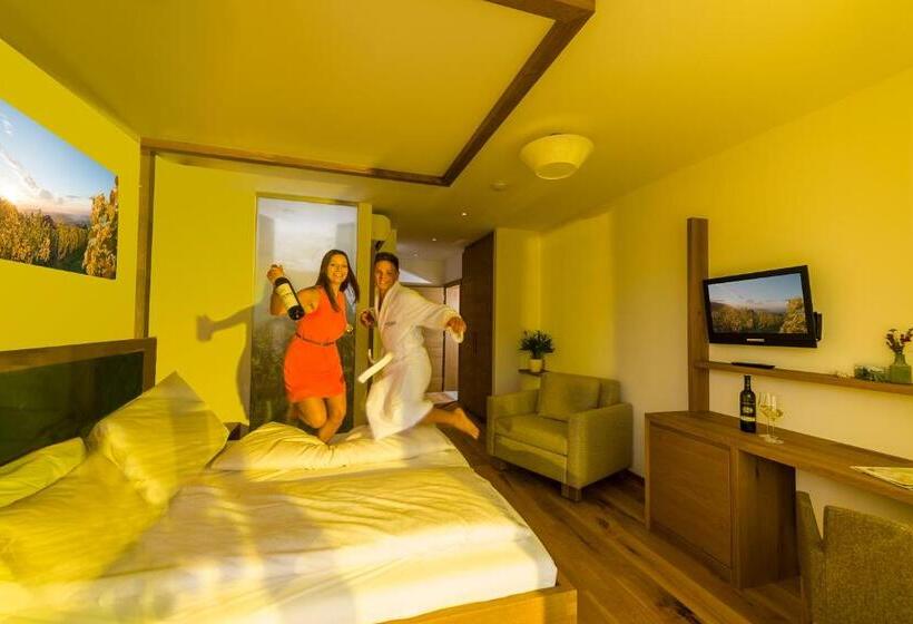 هتل Weingut Wohlfühlzimmer Adam Lieleg