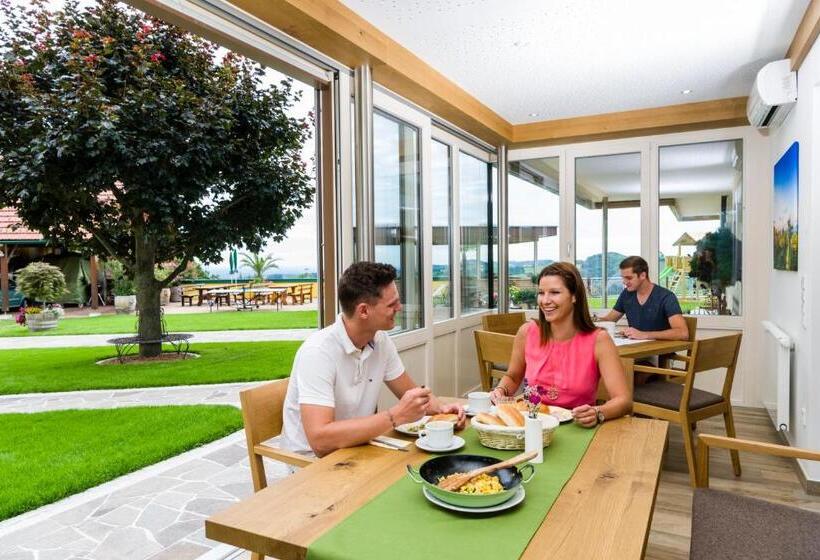 هتل Weingut Wohlfühlzimmer Adam Lieleg