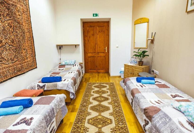 פנסיון Tolnay Kúria és Vendégház