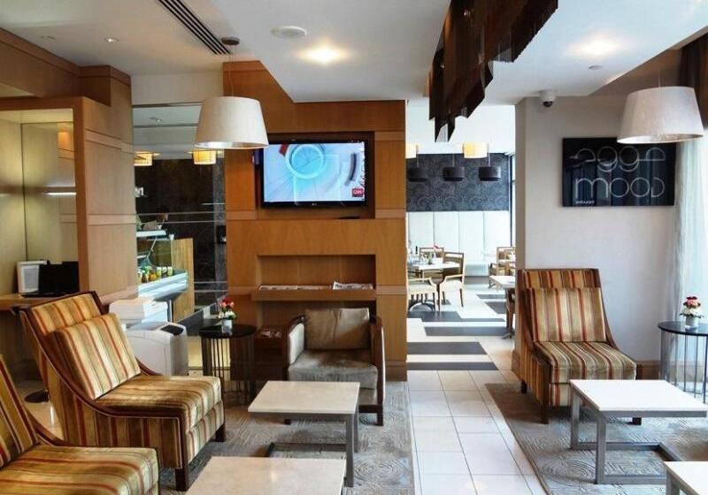 Отель Oaks Liwa Executive Suites