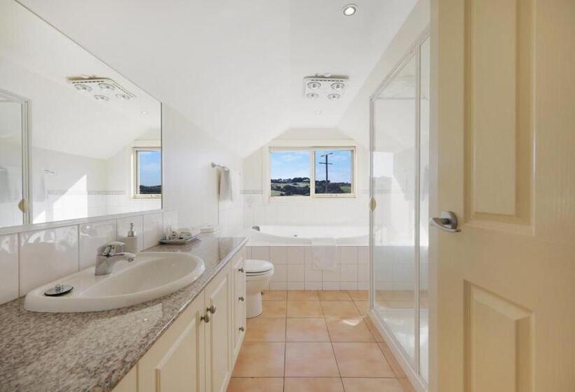Logans Beach Apartments   The Loft