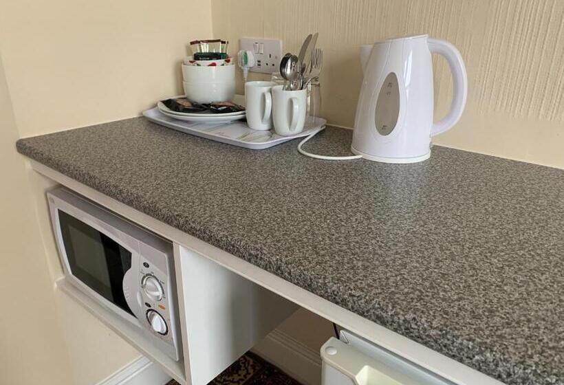 بنسيون Bouvrie Guest House