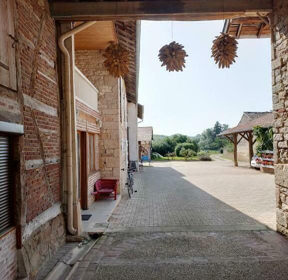تختخواب و صبحانه La Ferme Du Grand Faubourg
