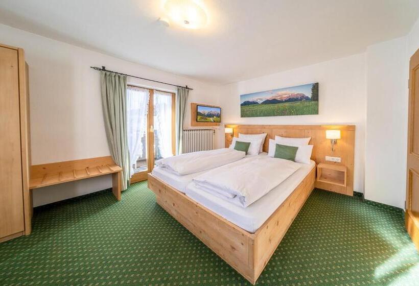 هاستل Frühstückspension Gästehaus Zum Weissen Rössl