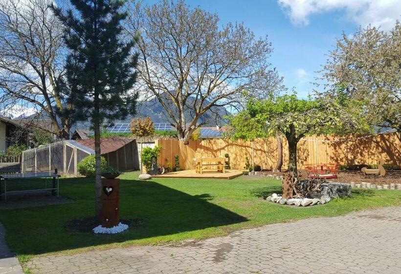 Отель Appartements Schusterhof