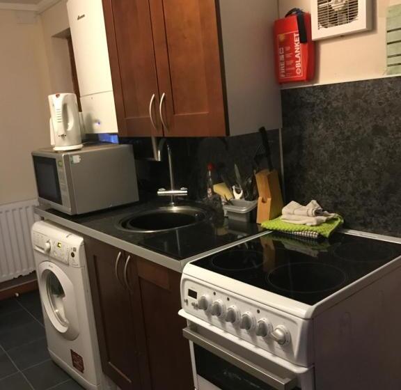 بنسيون Brown S Guest House