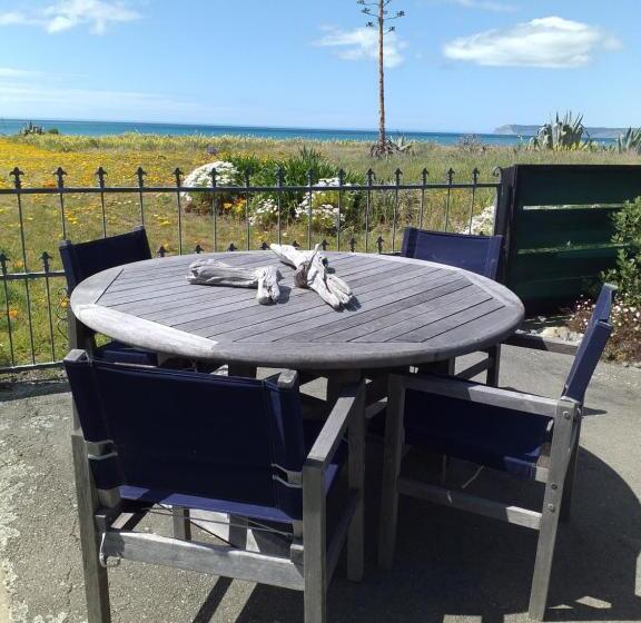 Rarangi Seaview On The Beach B&b