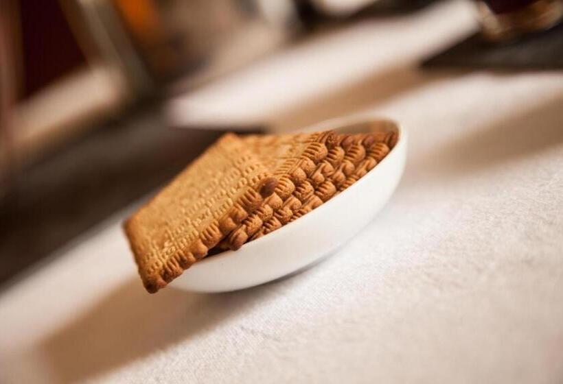 تختخواب و صبحانه La Pause Angevine