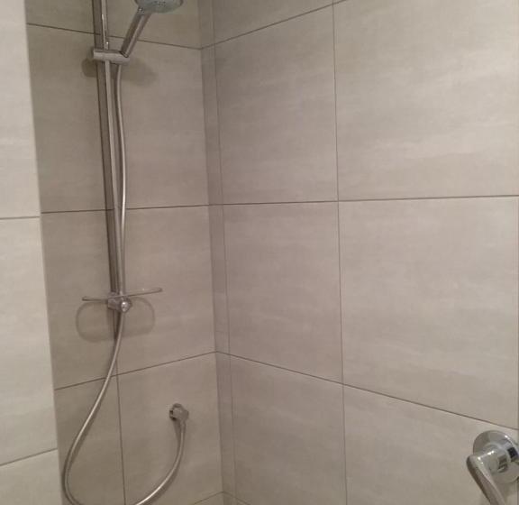 פנסיון Charmae Guest House