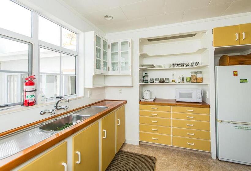 פנסיון Charmae Guest House