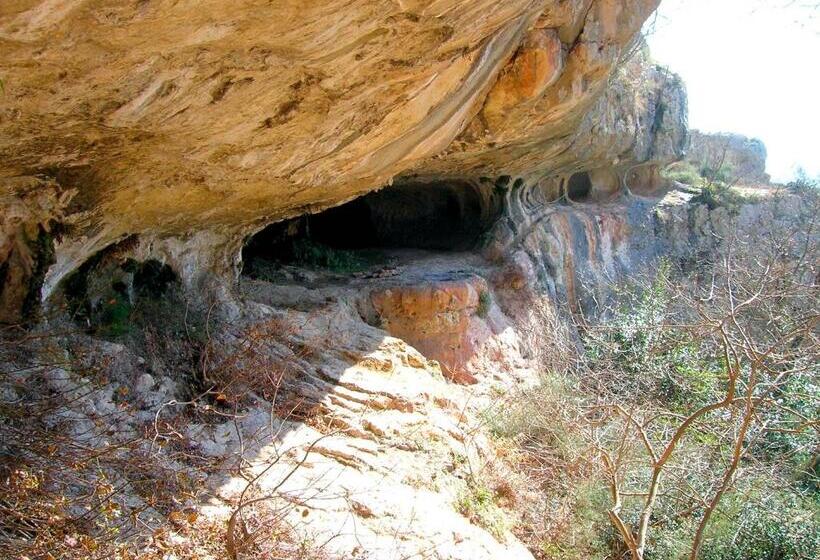 مبيت وإفطار Brojo Hill