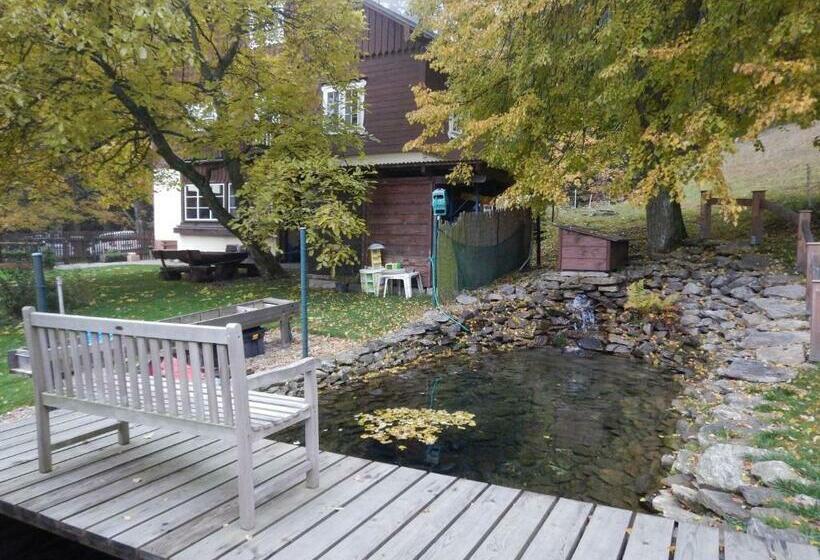 پانسیون Myslivna