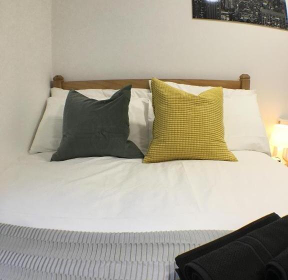 پانسیون Parsons Street