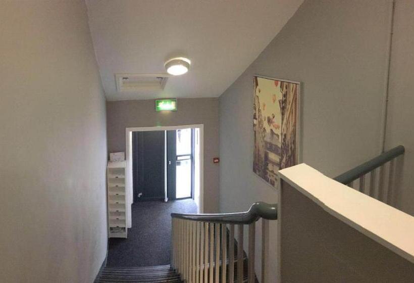 پانسیون Parsons Street