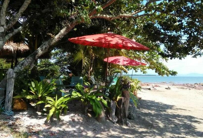 פנסיון Dugong Koh Sukorn