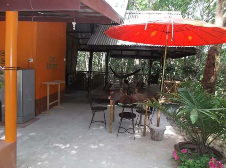 פנסיון Dugong Koh Sukorn